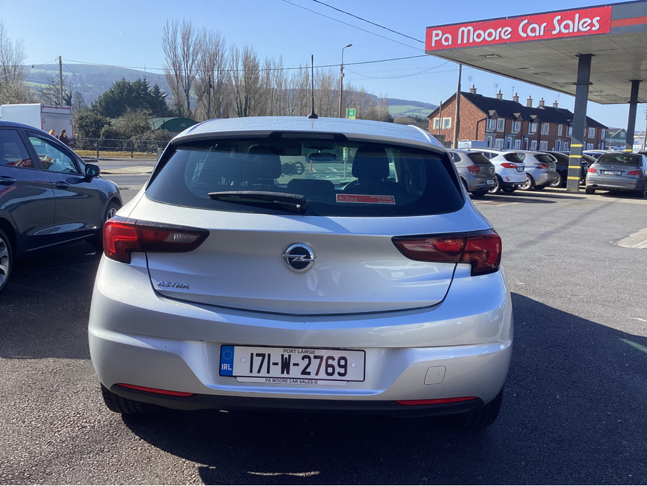2017 Opel Astra - image 5