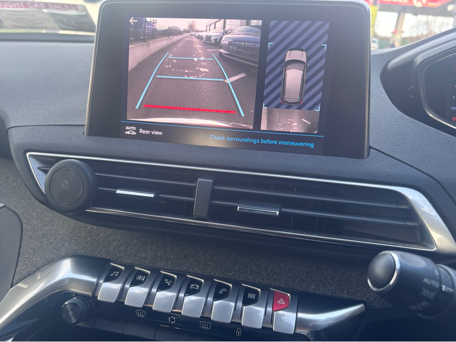 2018 Peugeot 3008 - image 10