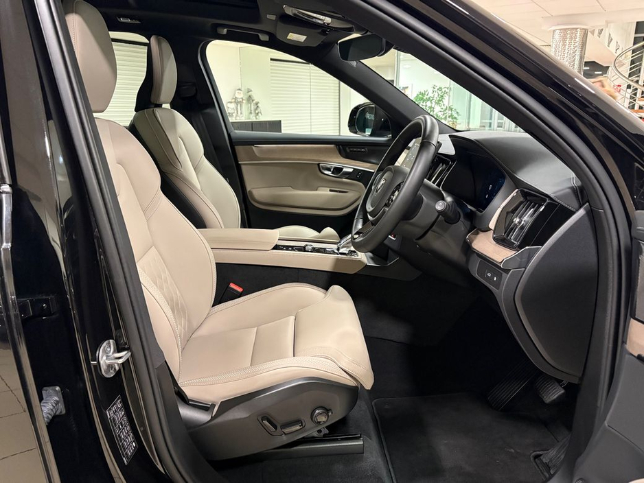 2025 Volvo XC90 T8 PLUS AWD 7-SEATER=BLONDE LEATHER//PAN ROOF//AS NEW=2 YEAR WARRANTY=TAILORED FINANCE PACKAGES INCL PCP AVAILABLE=TRADE IN'S WELCOME €81,995