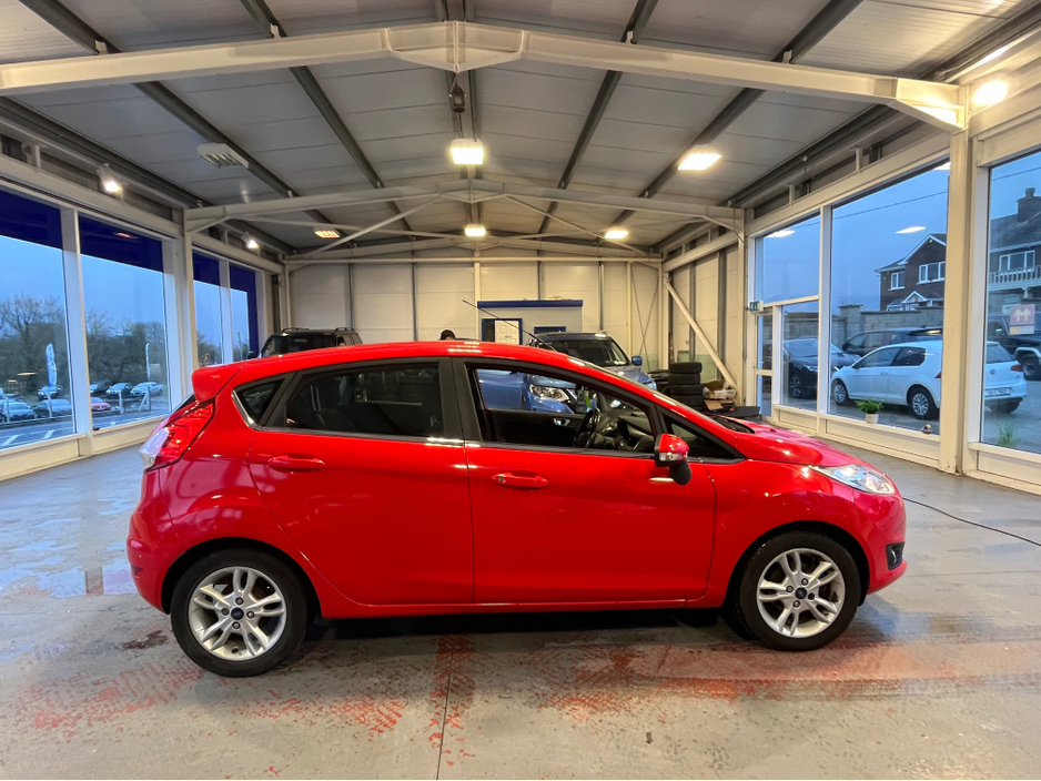 2015 Ford Fiesta - image 6