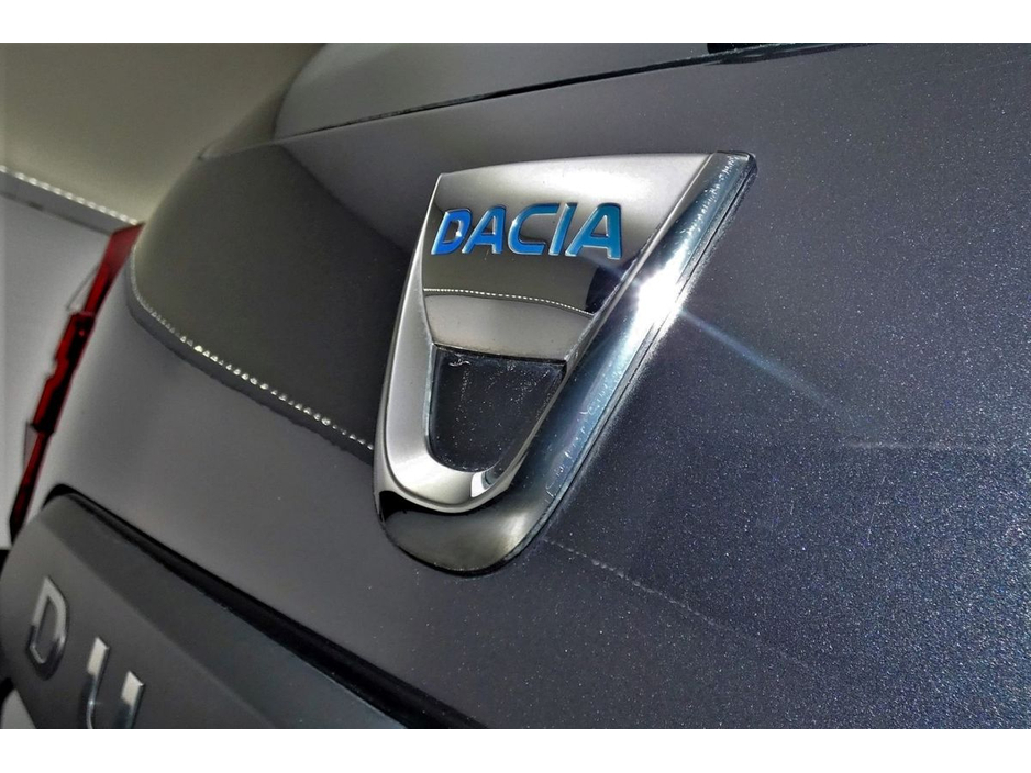 2022 Dacia Duster - image 25