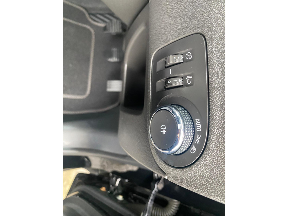 2023 Opel Crossland - image 16