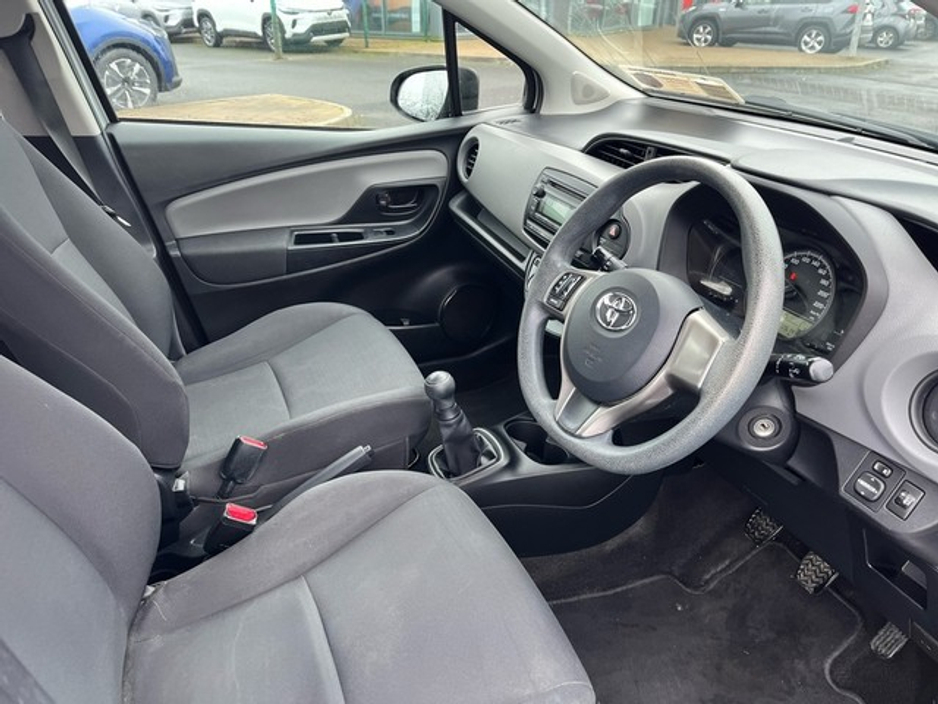 2015 Toyota Yaris YARIS 1.0 5DR TERRA MC €9,950