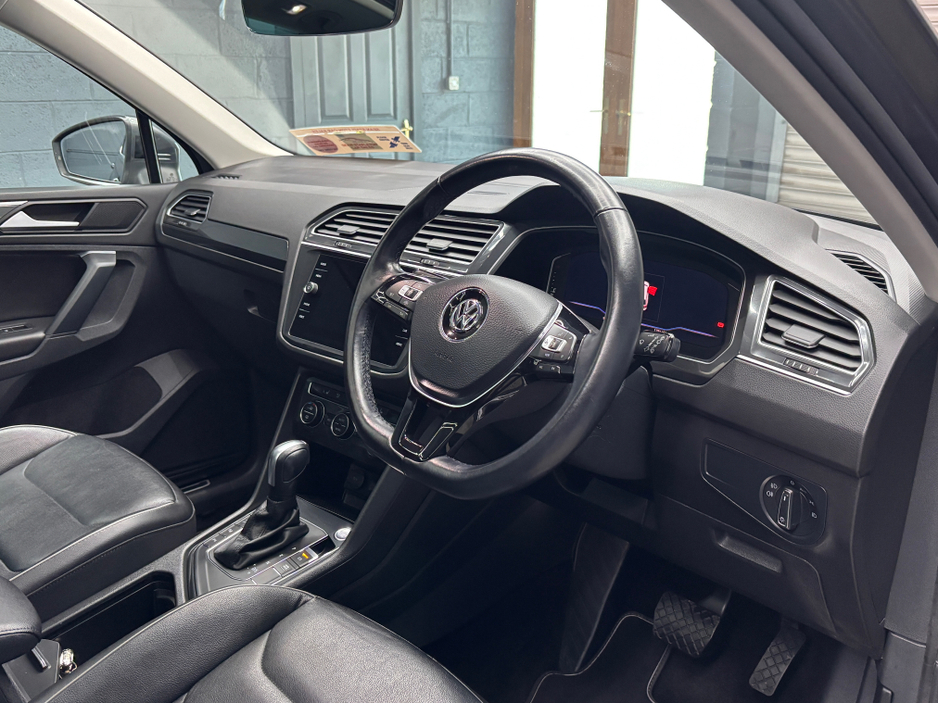 2020 Volkswagen Tiguan - image 9