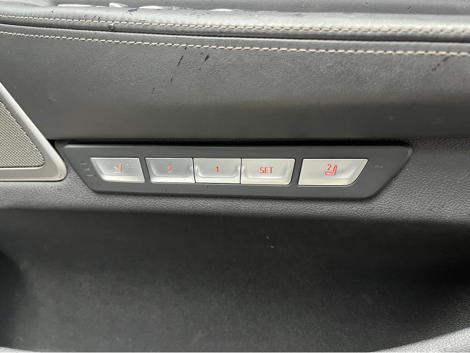 2017 BMW 7 Series - image 14