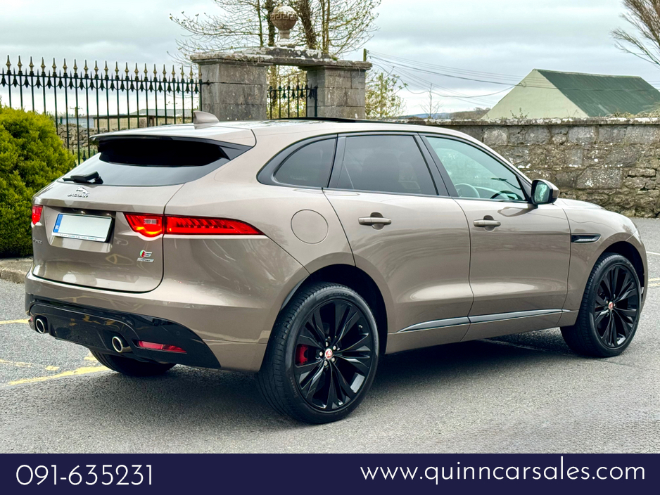 2016 Jaguar F-Pace - image 3
