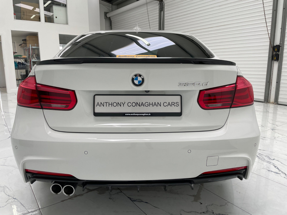 2016 BMW 3 Series - image 4