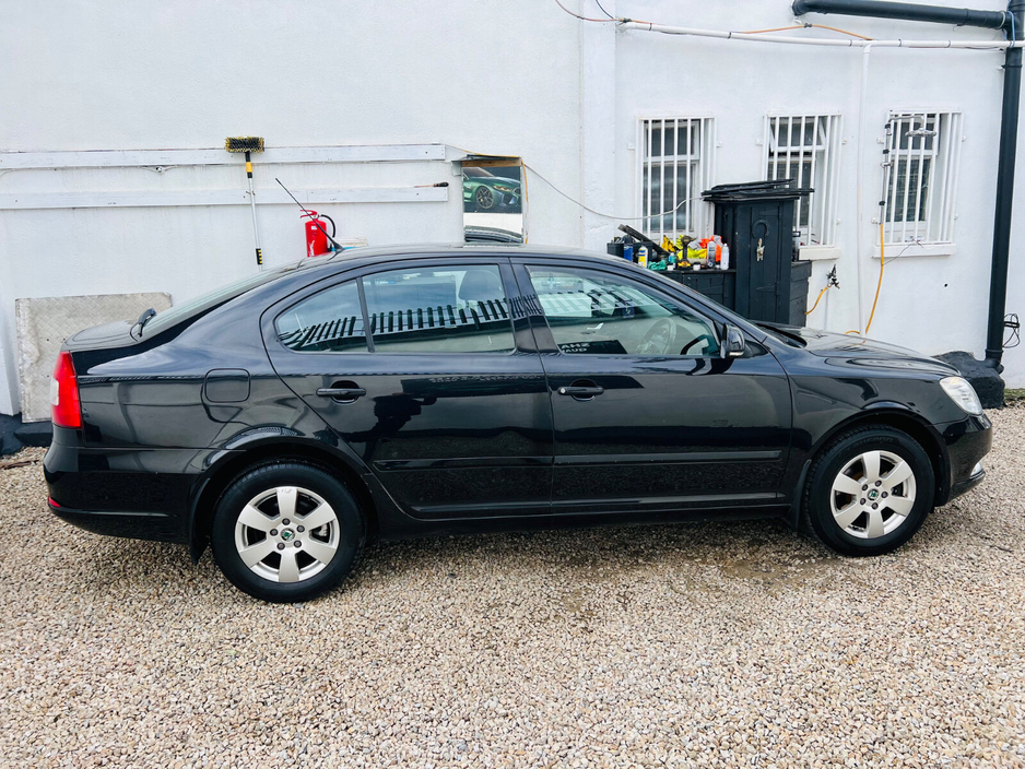 2010 Skoda Octavia - image 7