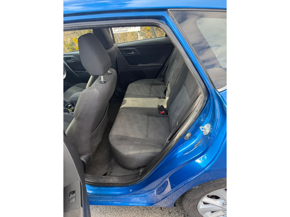 2014 Toyota Auris - image 5