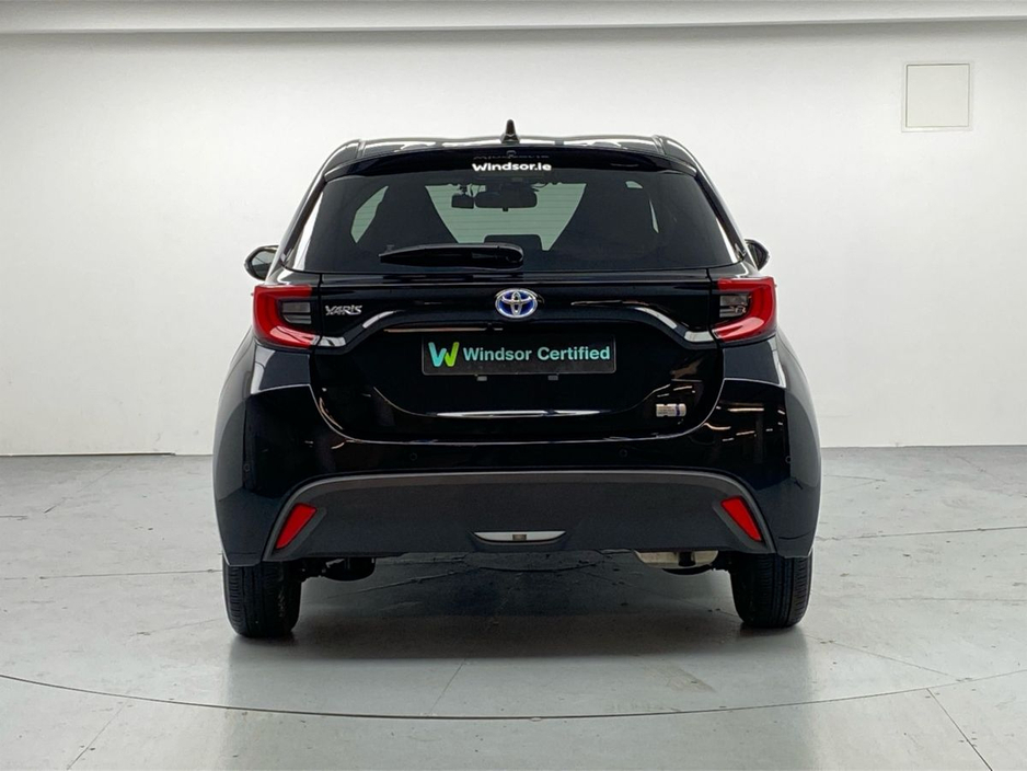 2021 Toyota Yaris - image 10