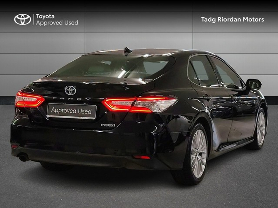 2019 Toyota Camry - image 2