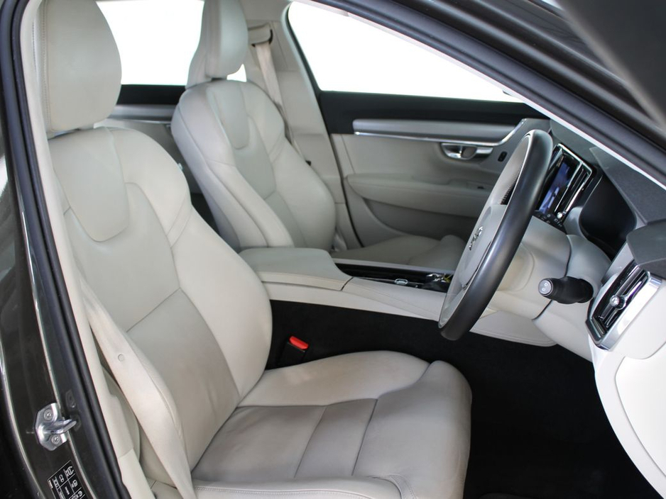 2019 Volvo V90 D4 MOM 5DR Auto €29,499