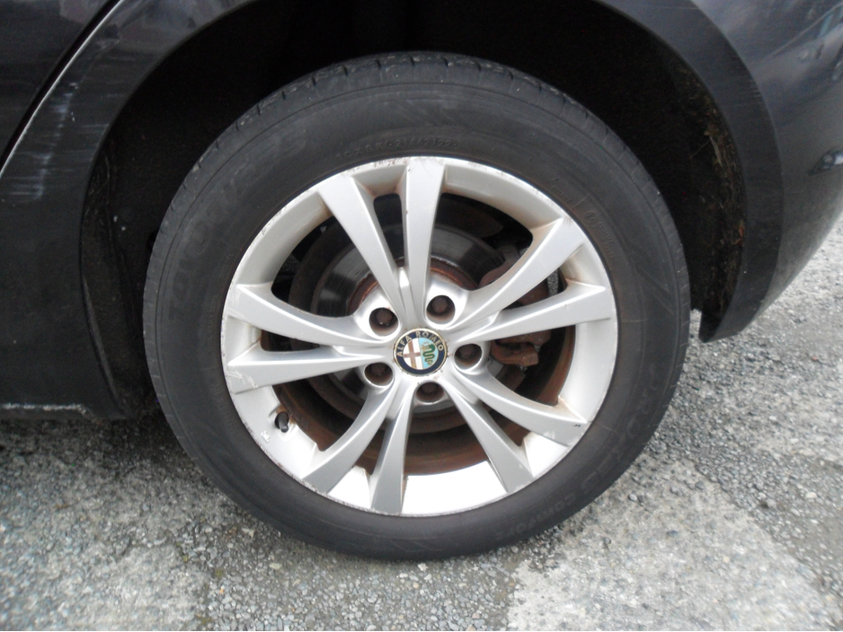 2010 Alfa Romeo Giulietta - image 16