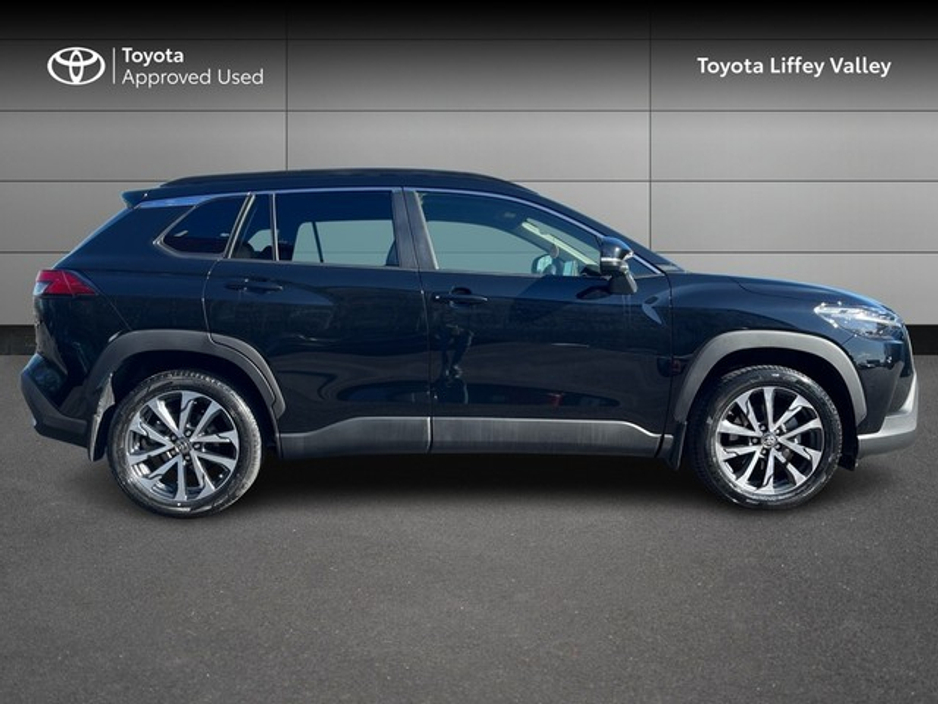 2024 Toyota Corolla Cross - image 3