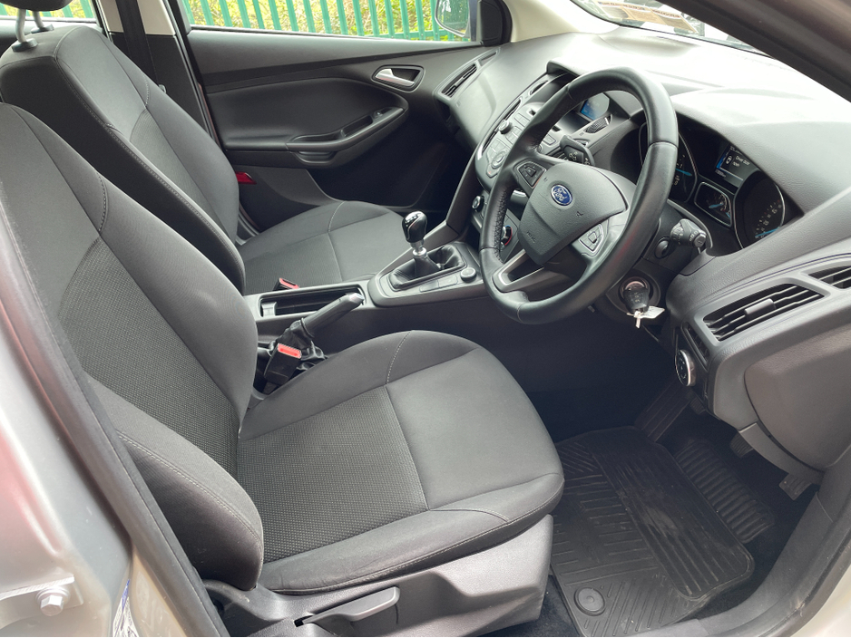 2017 Ford Focus - image 7