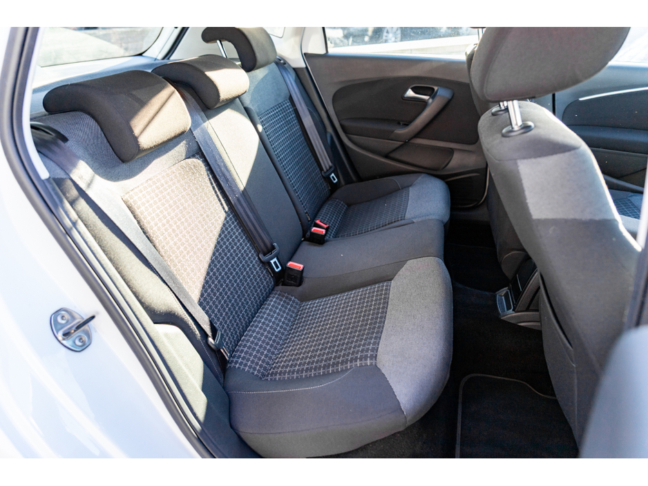 2017 Volkswagen Polo - image 10