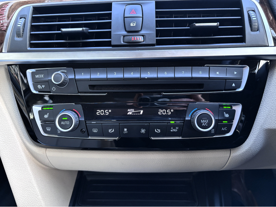 2016 BMW 3 Series 330e LUXURY SALOON €19,950