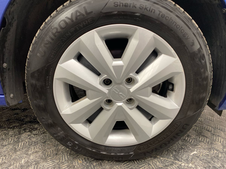 2023 Dacia Sandero - image 5