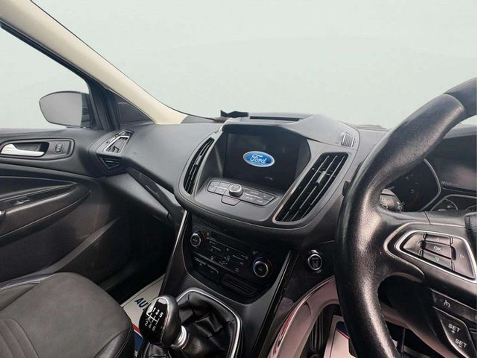 2017 Ford Kuga - image 2