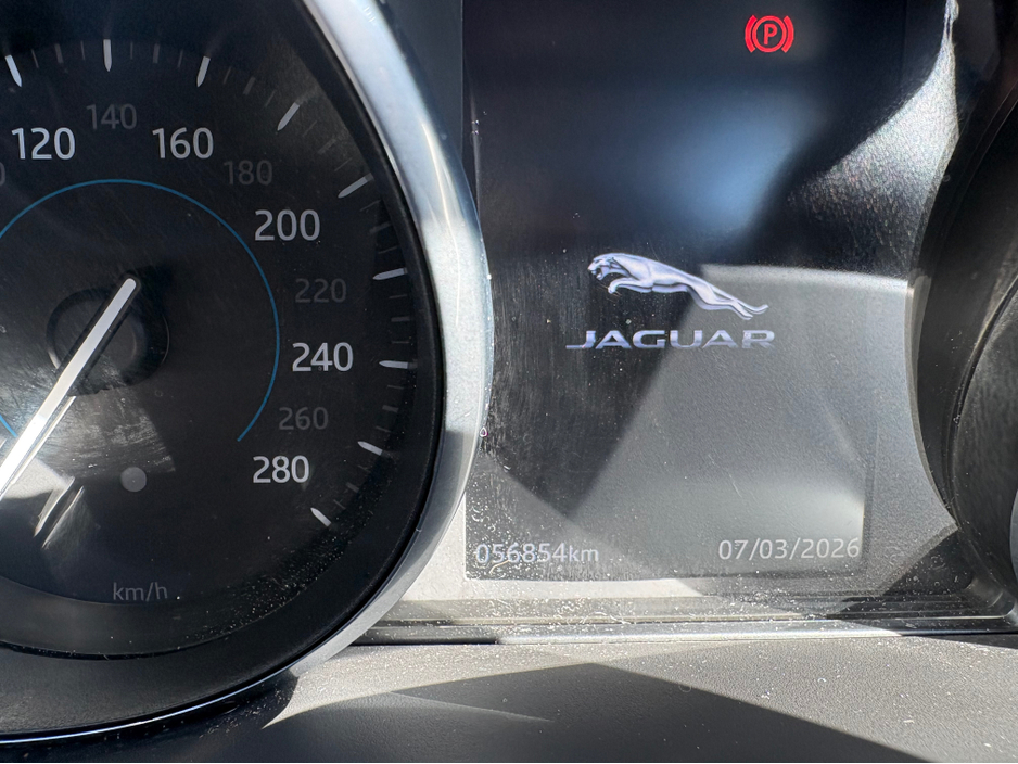 2017 Jaguar XE - image 19