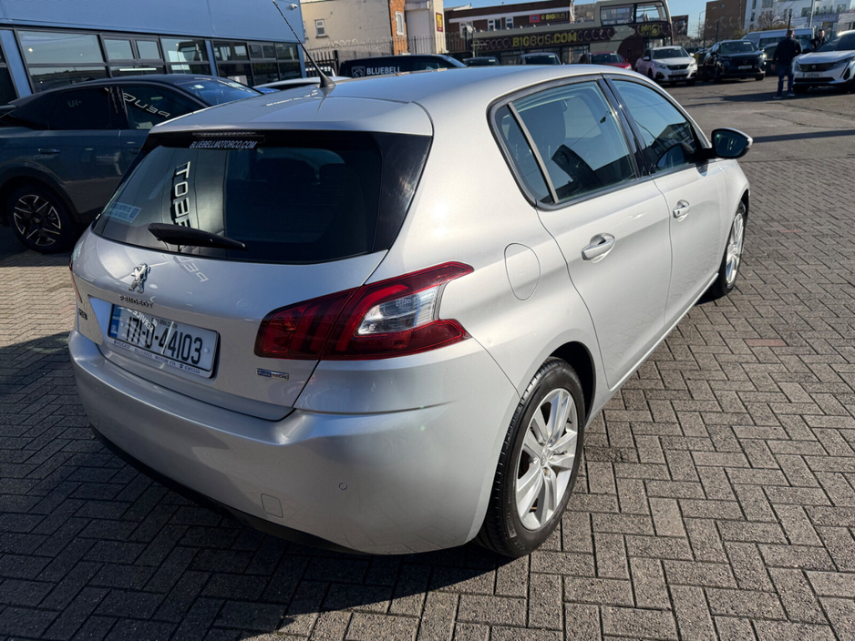 2017 Peugeot 308 - image 5