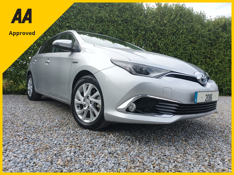 2016 Toyota Auris 1.8 PETROL HYBRID HALF LEATHER INTERIOR IMMACULATE INSIDE WITH ONLY 27,404kms COMPREHENSIVE SERVICE HISTORY (10 STAMPS) REVERSE CAMERA TOUCH SCREEN RADIO APPLE CARPLAY&ANDROIDAUTO FACTORY IMMOBILISER €16,795