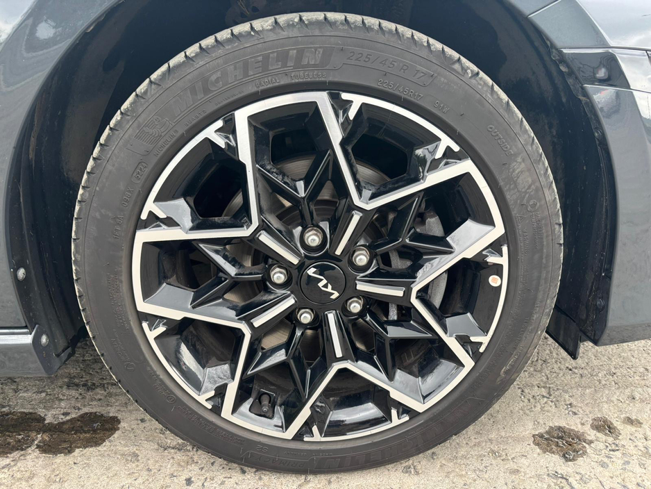 2025 Kia Ceed - image 9