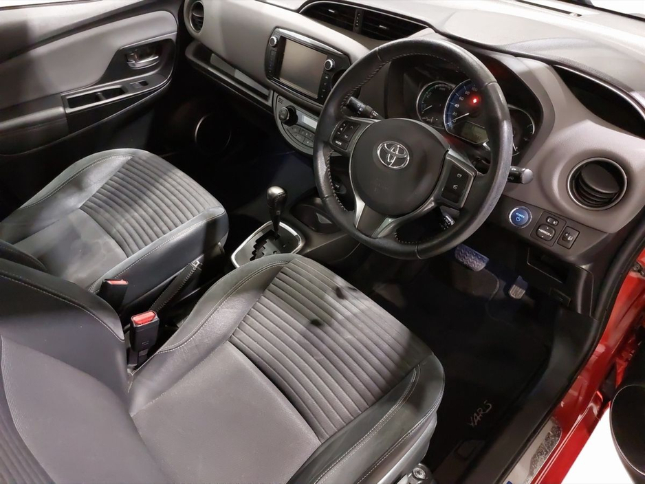 2016 Toyota Yaris - image 9