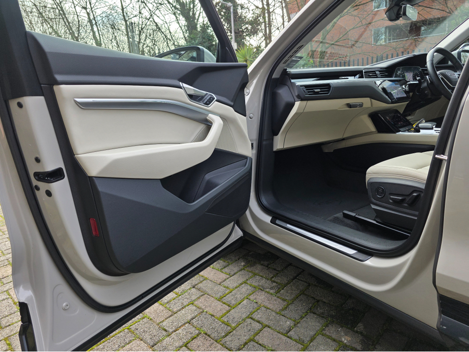 2021 Audi e-tron - image 25