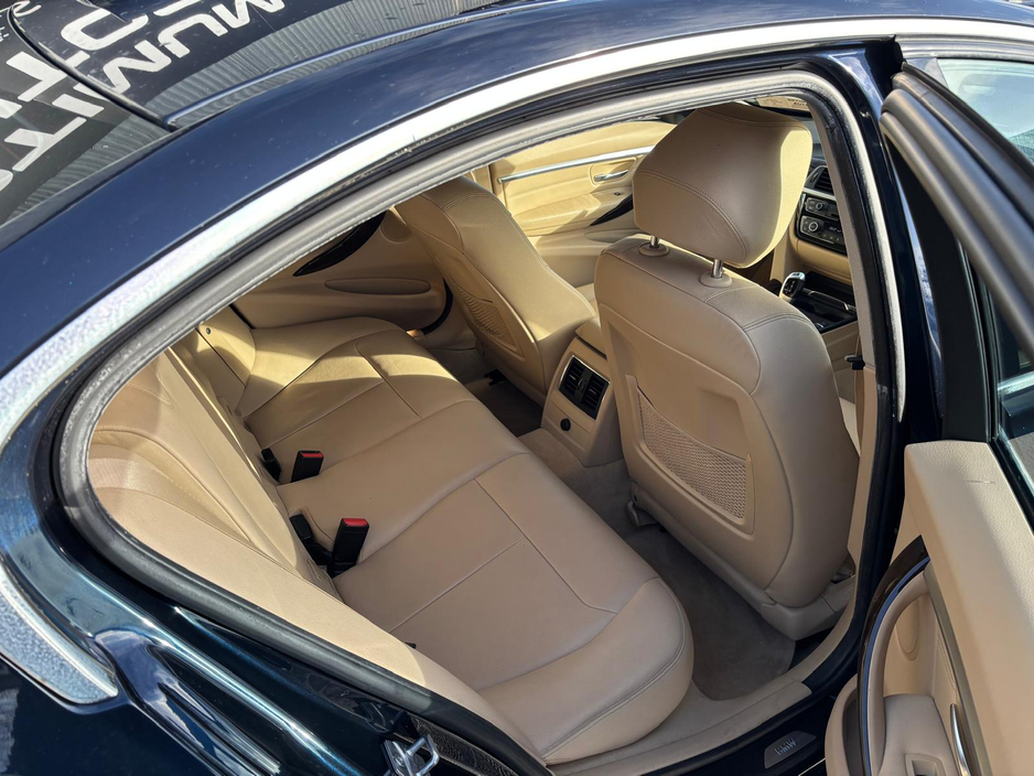 2015 BMW 3 Series - image 5