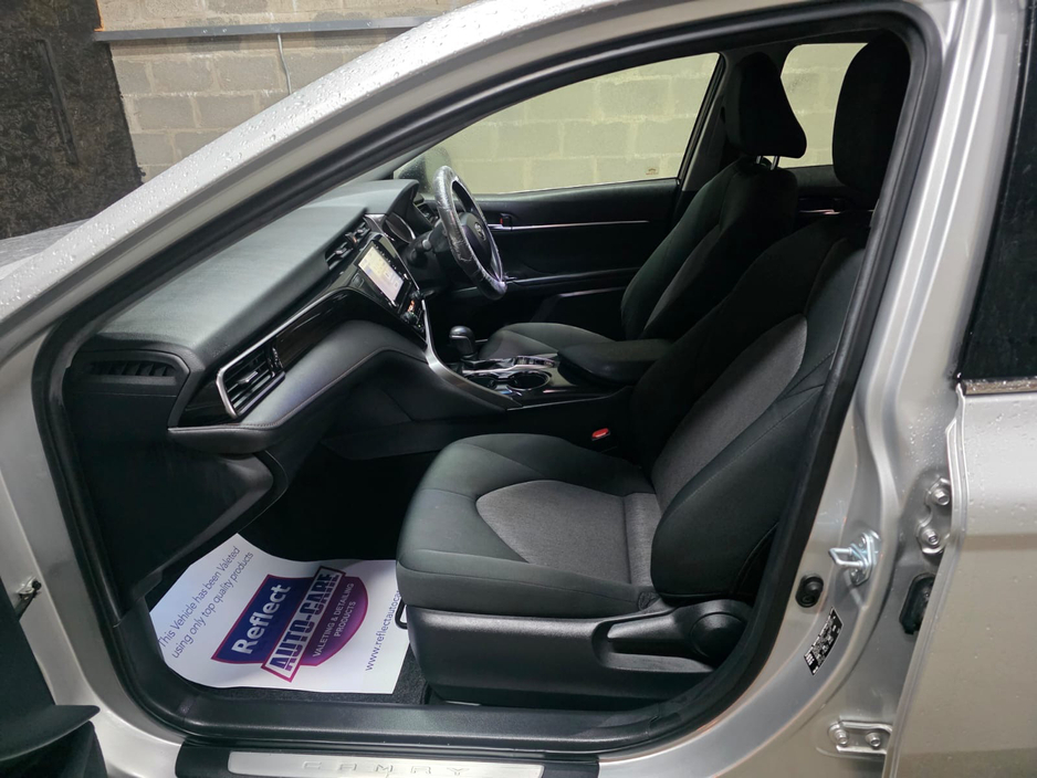 2020 Toyota Camry Petrol hybrid €19,999