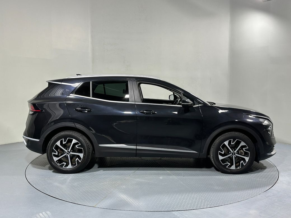2022 Kia Sportage - image 8