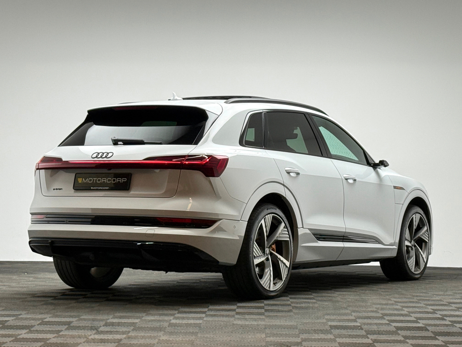 2023 Audi e-tron - image 7