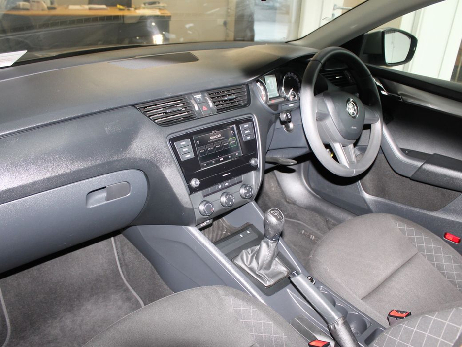 2019 Skoda Octavia - image 9