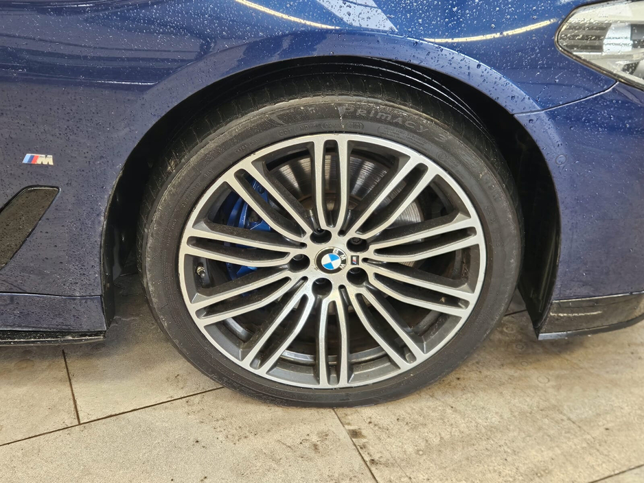2019 BMW 5 Series - image 6