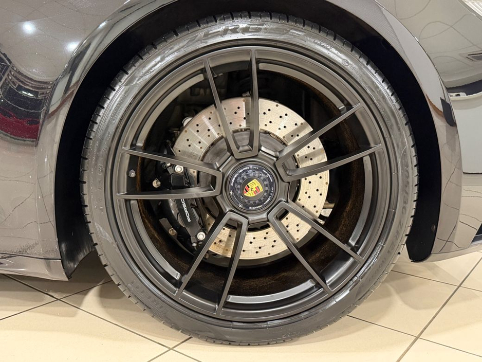 2024 Porsche 911 - image 17