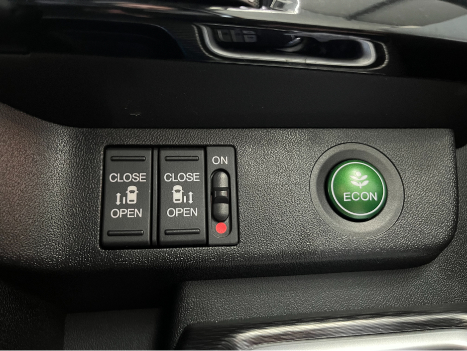 2017 Honda Stepwagon €21950 2017 HONDA STEPWAGON 7 SEATER AUTOMATIC  HYBRID G SENSING 2.0 AUTOMATIC / CRUISE CONTROL / REVERSE CAMERA / AUTOMATIC DOORS / 7 SEATS €21,950