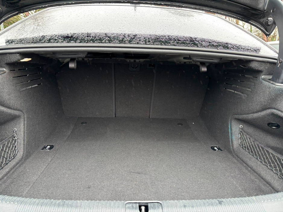 2016 Audi A4 - image 19