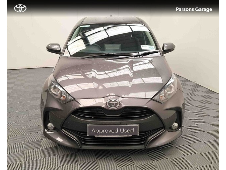 2023 Toyota Yaris - image 5