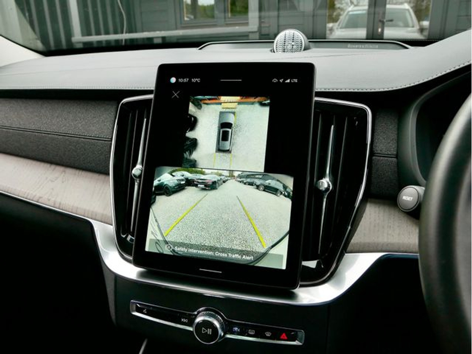 2025 Volvo XC90 - image 26