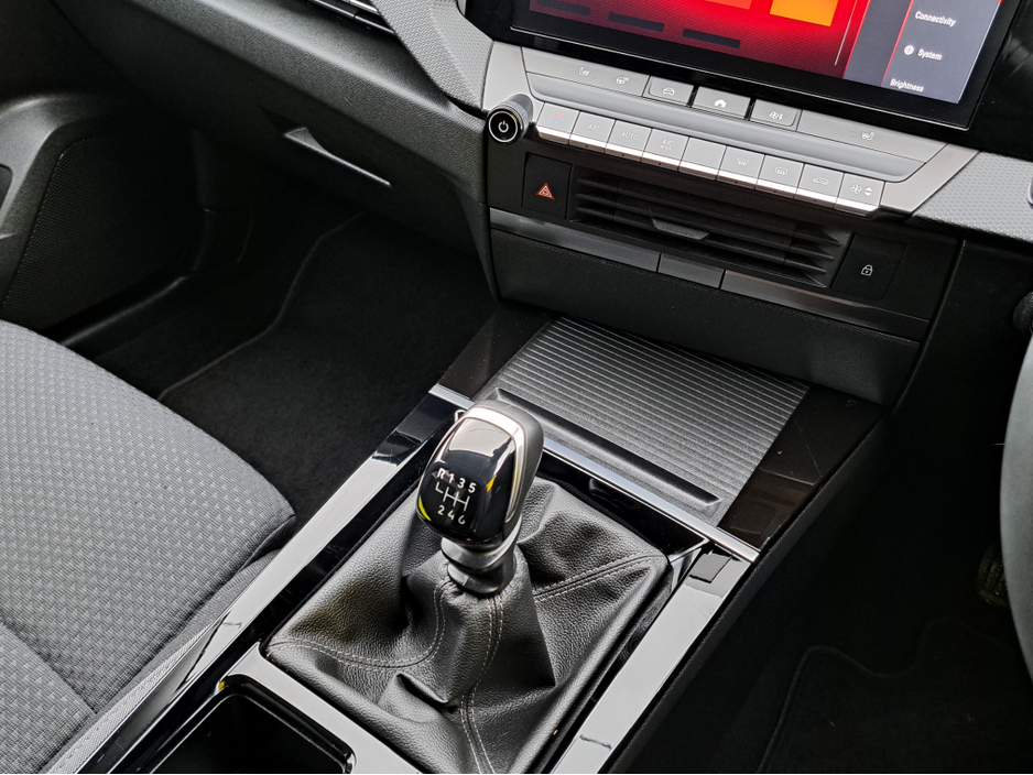 2025 Opel Astra ELEGANCE 1.2TURBO 110BHP **REVERSING CAMERA** €29,950