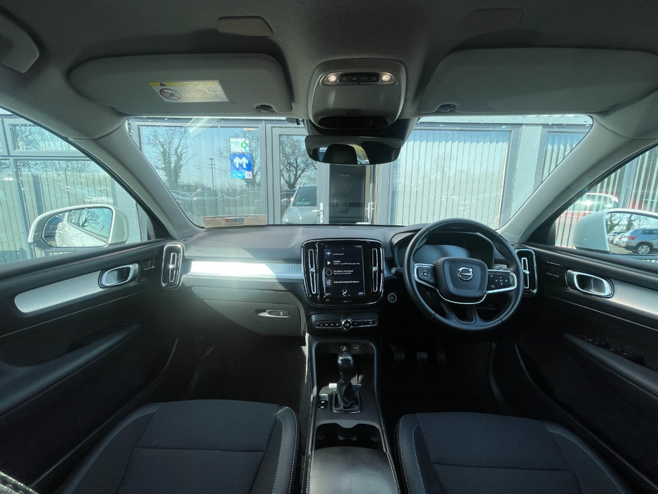 2020 Volvo XC40 - image 7