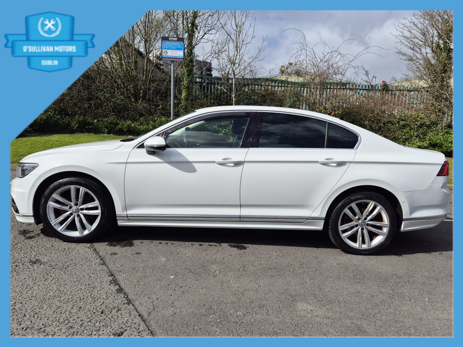 2016 Volkswagen Passat - image 5