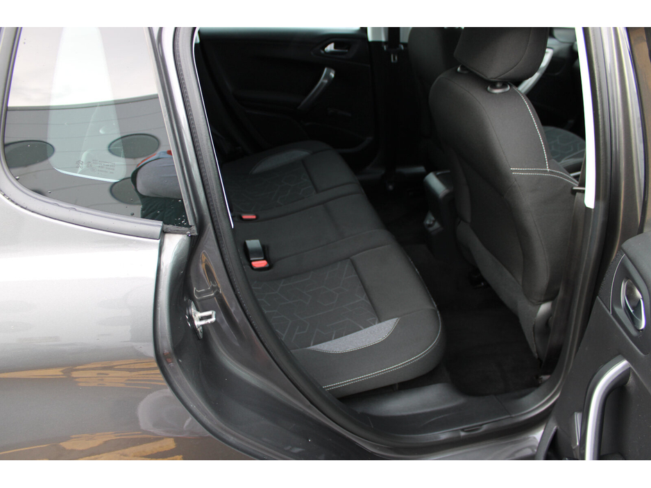 2018 Peugeot 2008 - image 11