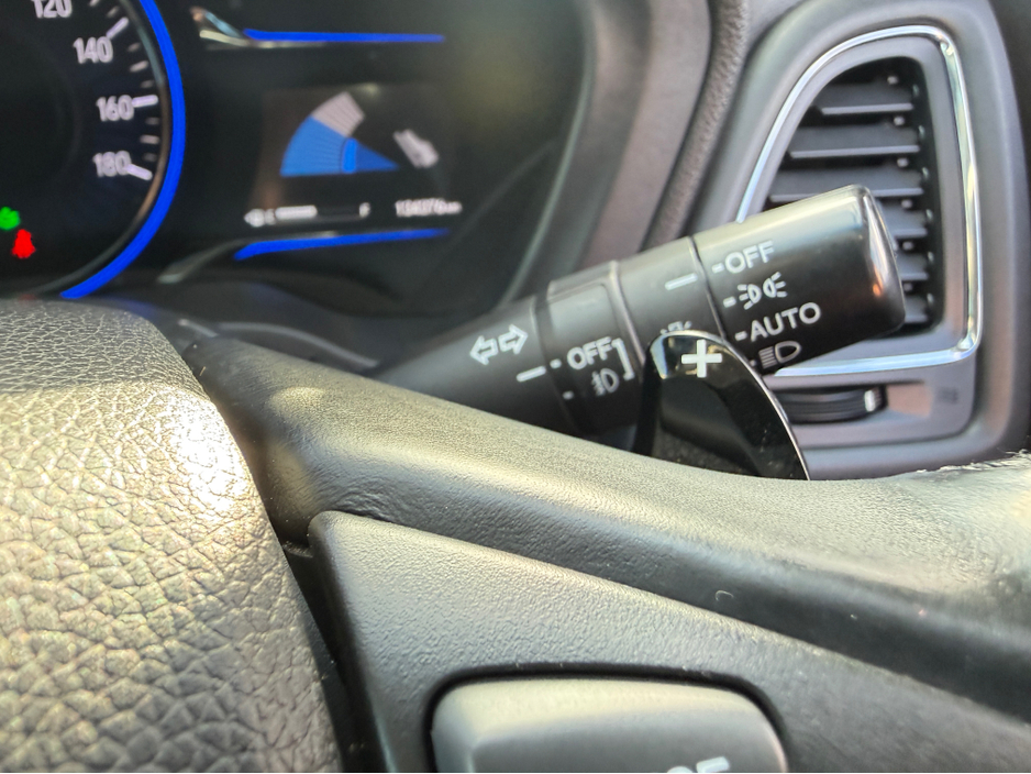 2015 Honda Vezel - image 11