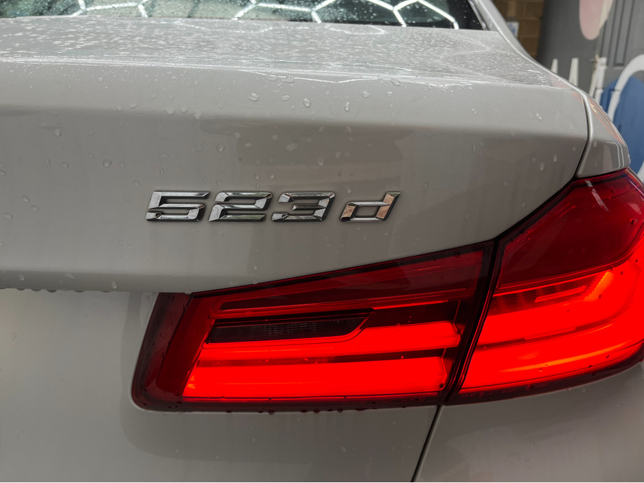 2018 BMW 5 Series - image 8