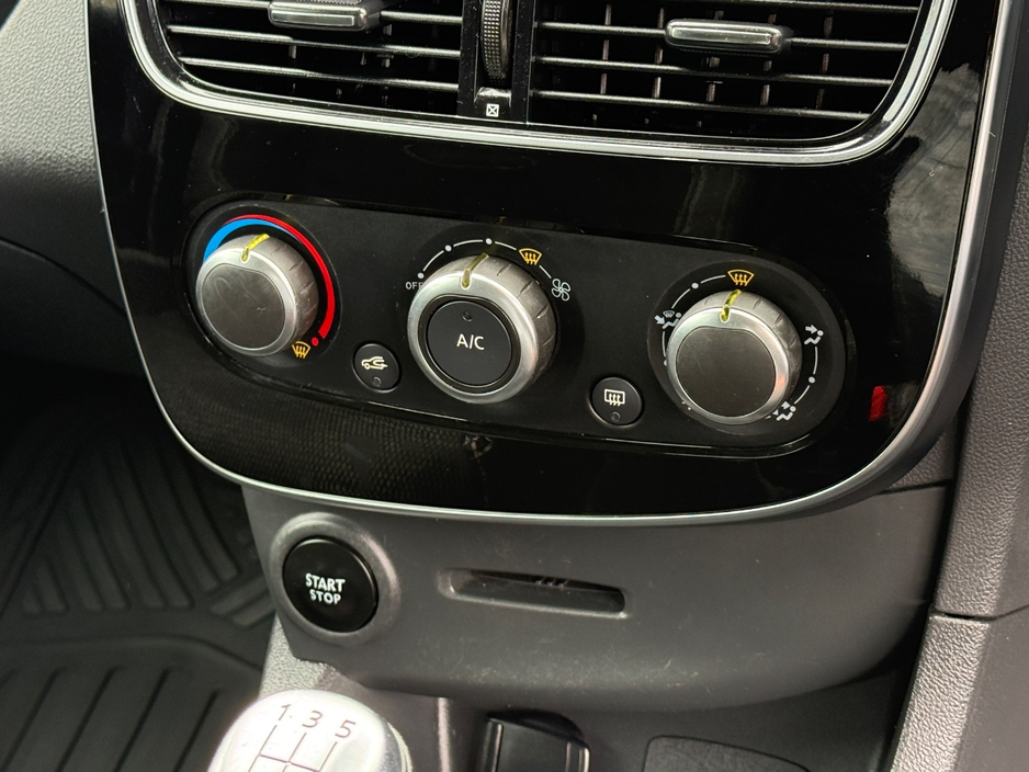 2018 Renault Clio - image 18