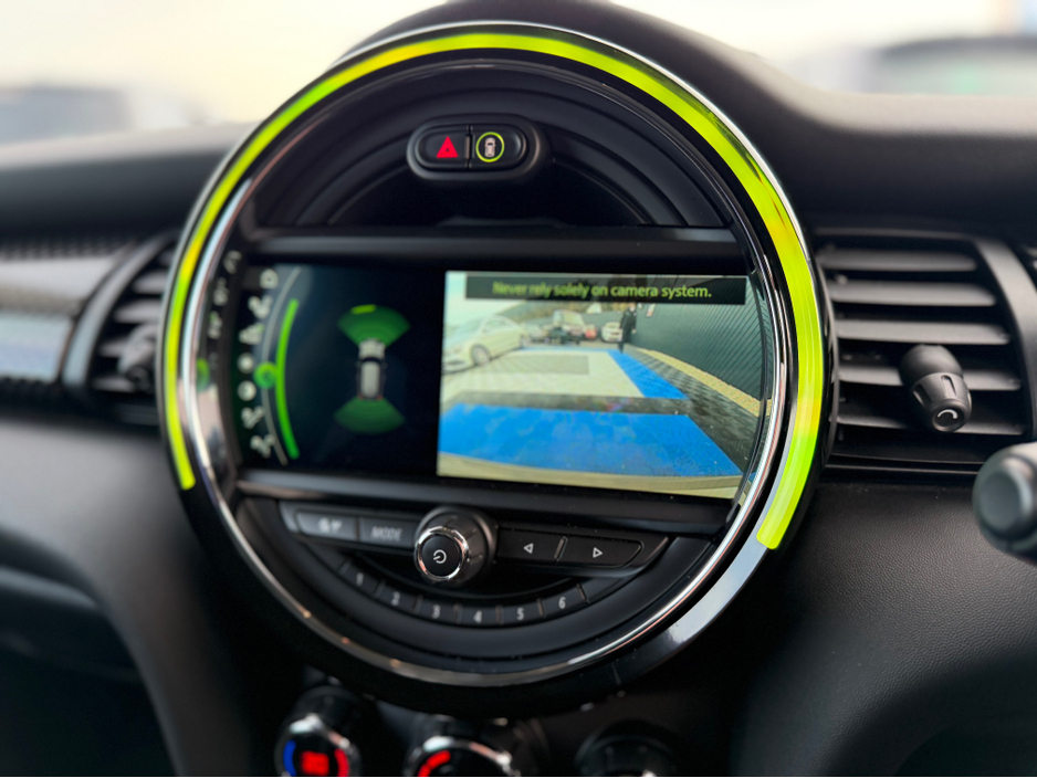 2018 MINI Cooper D - image 18