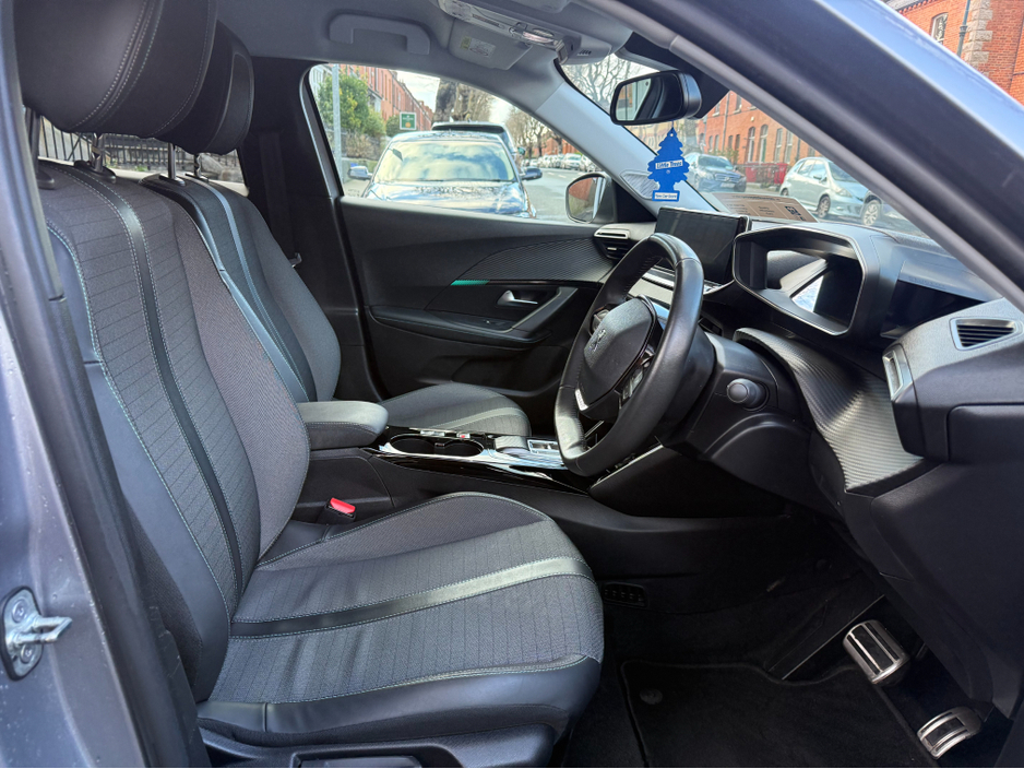 2023 Peugeot 2008 - image 13