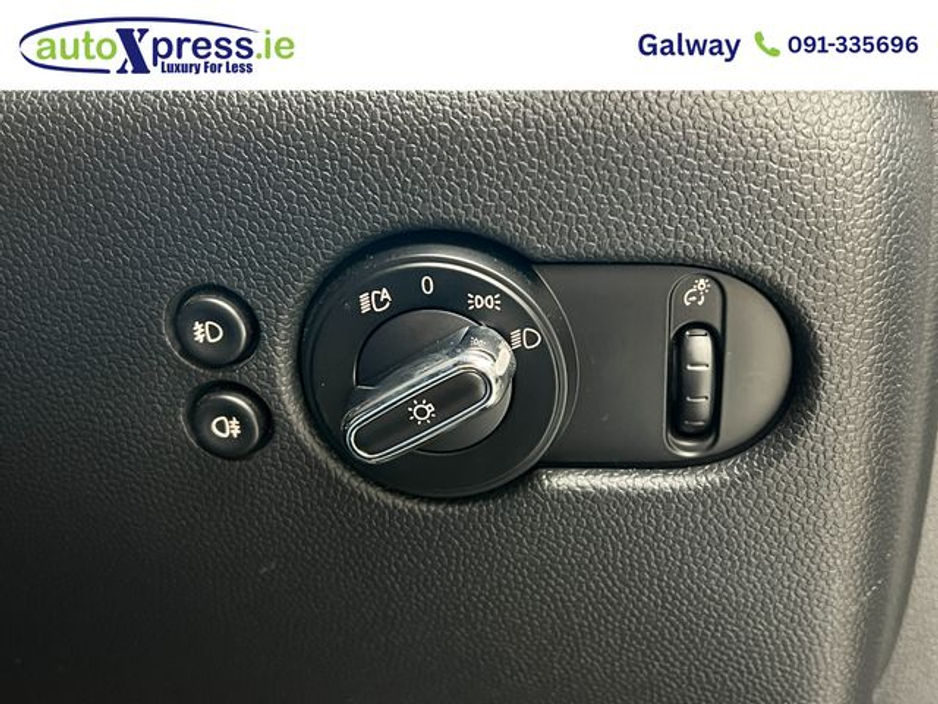 2017 MINI Cooper D - image 20